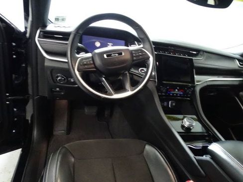 Used 2022 Jeep Grand Cherokee L Laredo AWD/4WD image 5