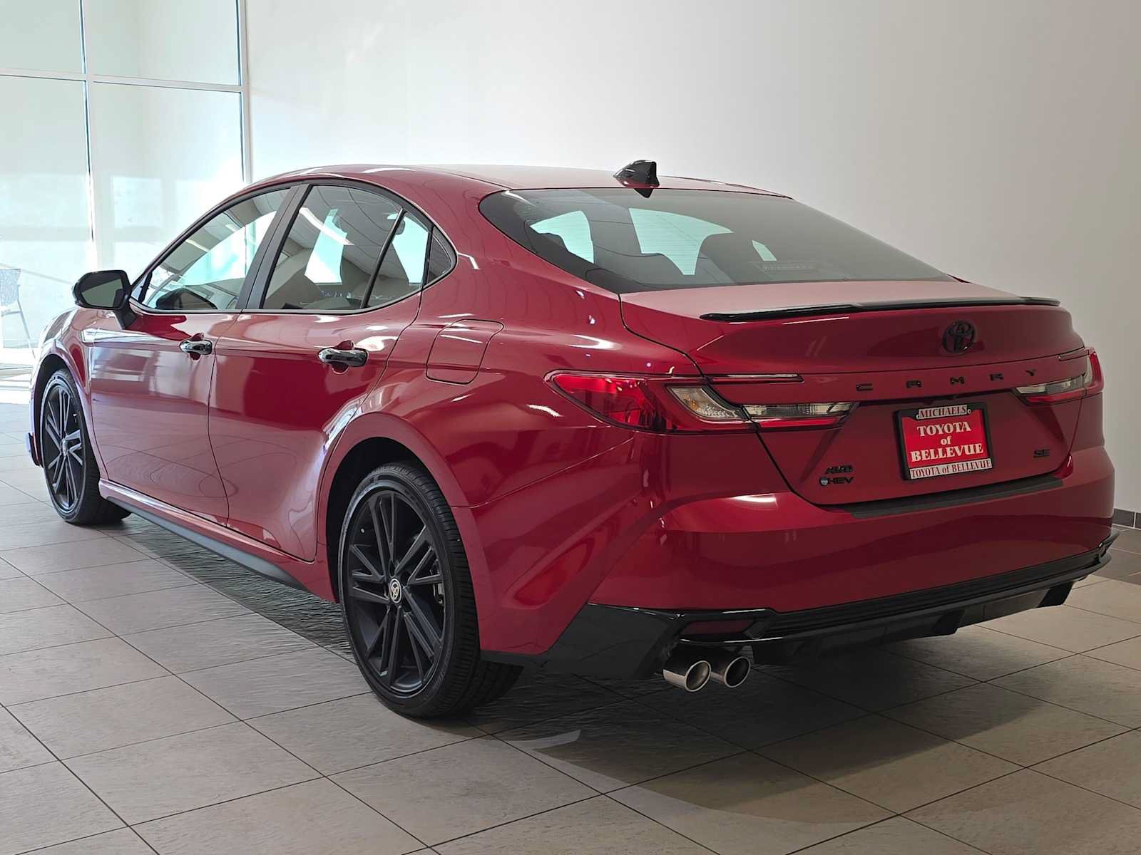 Used 2026 Toyota Camry Hybrid AWD/4WD image 4