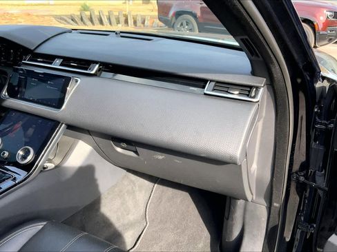 Used 2019 Land Rover Range Rover Velar S image 17