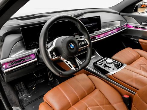Used 2025 BMW 760i xDrive image 5