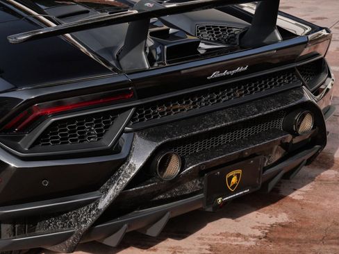 Used 2018 Lamborghini Huracan Performante image 15