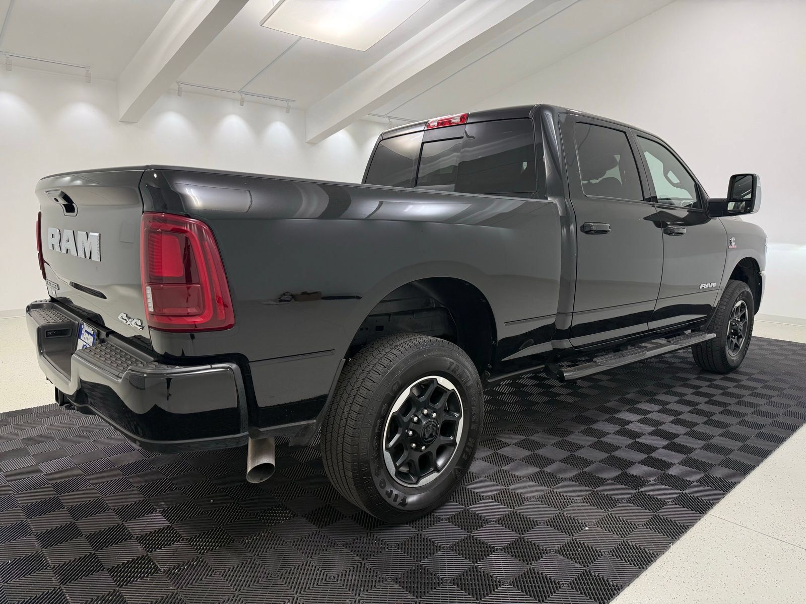 Used 2025 RAM 2500 Laramie AWD/4WD image 6