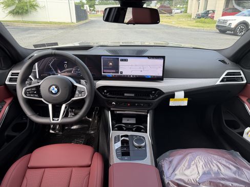 Used 2026 BMW 330i xDrive Sedan w/ M Sport Package AWD/4WD image 19