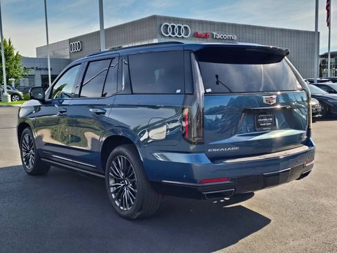 Used 2025 Cadillac Escalade Sport Platinum AWD/4WD image 3