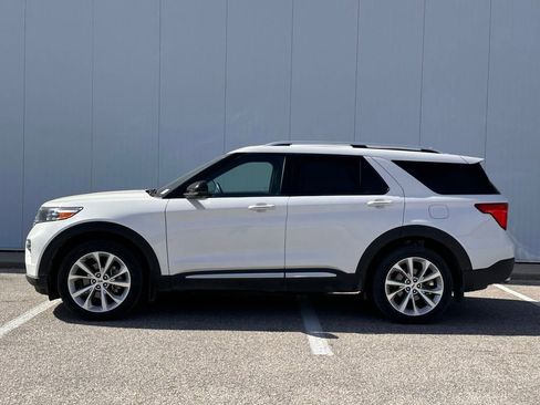 Used 2023 Ford Explorer Platinum w/ Technology Package image 2