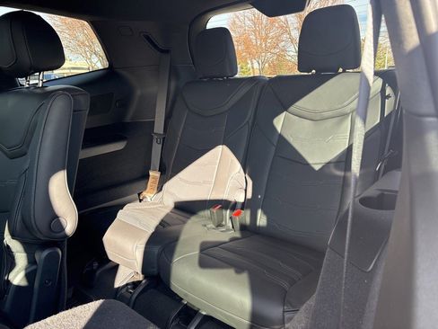 Certified 2025 Cadillac XT6 Sport w/ Platinum Package image 17