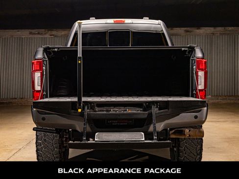 Used 2022 Ford F250 Lariat w/ Black Appearance Package image 8