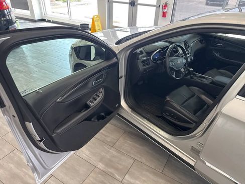 Used 2017 Chevrolet Impala Premier w/ Enhanced Convenience Package FWD image 17