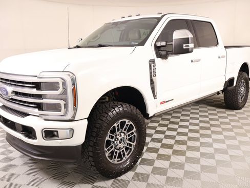Used 2025 Ford F250 Platinum w/ Platinum Plus Package AWD/4WD image 11