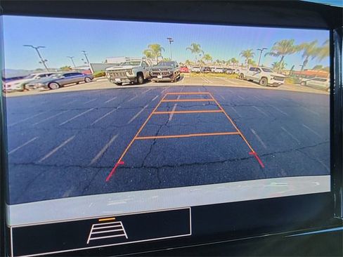 Used 2023 Chevrolet Traverse LT image 14