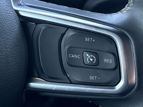 Used 2018 Jeep Wrangler Unlimited Sahara AWD/4WD image 19
