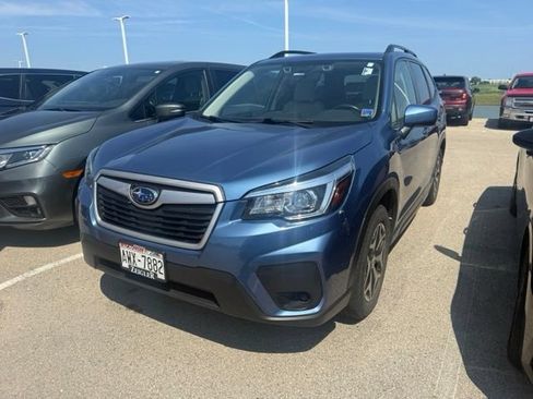 Used 2019 Subaru Forester Premium AWD/4WD image 3