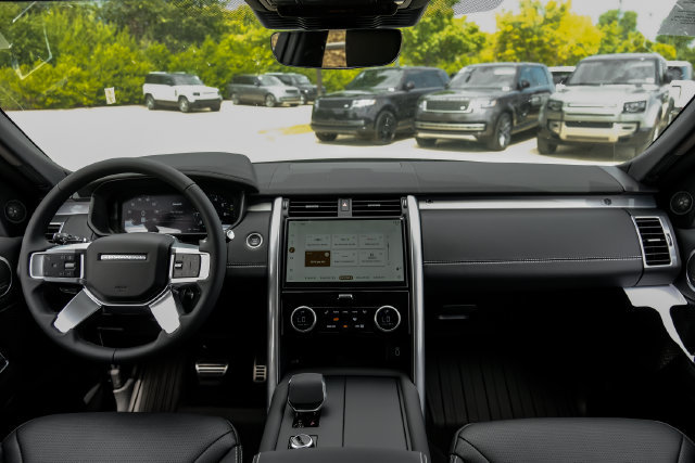 New 2026 Land Rover Discovery Limited Edition AWD/4WD image 17