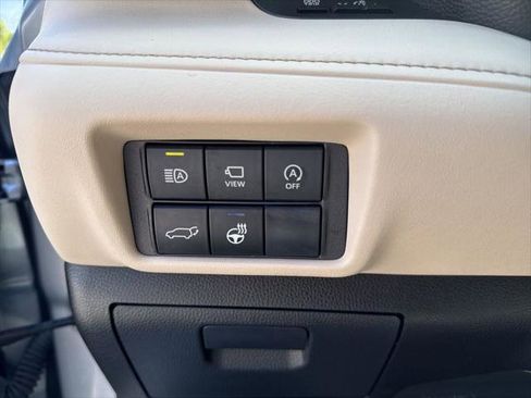Certified 2024 Toyota Highlander Platinum FWD image 21