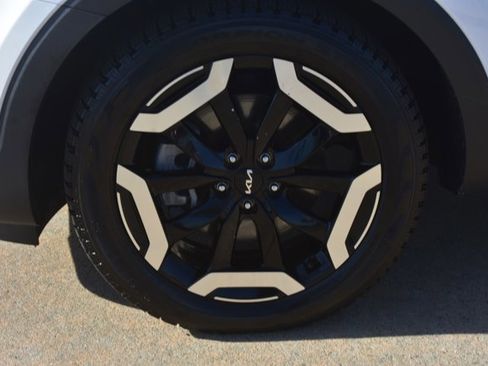 Used 2023 Kia Telluride EX image 9