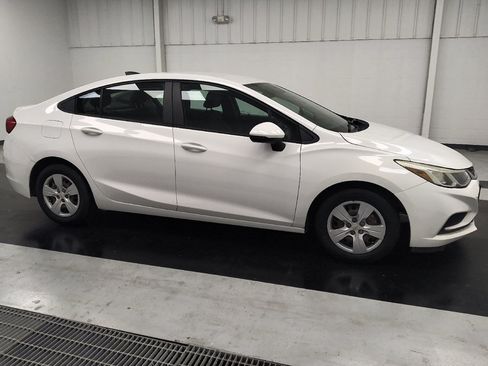 Used 2018 Chevrolet Cruze LS FWD image 11