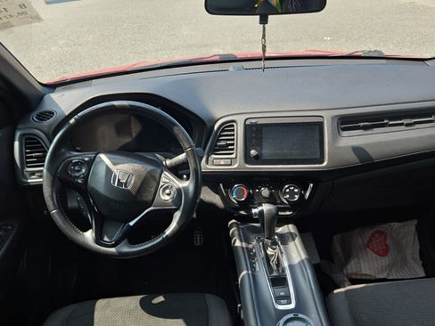 Used 2019 Honda HR-V Sport image 6