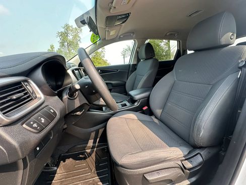 Used 2020 Kia Sorento LX FWD image 11