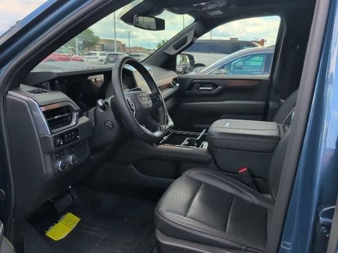 Used 2025 GMC Yukon XL Denali w/ Sun & Power Step Package AWD/4WD image 4