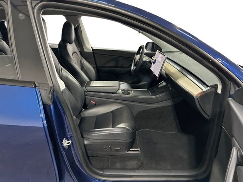 Certified 2021 Tesla Model Y Long Range AWD/4WD image 13