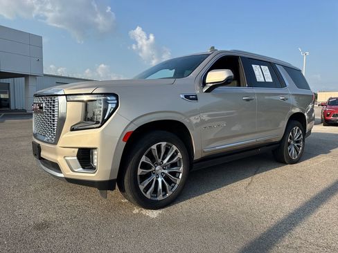 Used 2021 GMC Yukon Denali w/ Denali Premium Package AWD/4WD image 2