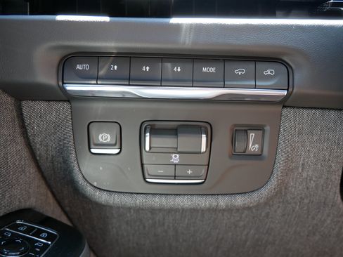 Used 2026 Cadillac Escalade Platinum Sport AWD/4WD image 25