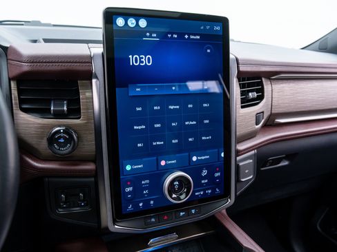 Used 2023 Ford Expedition Limited image 24