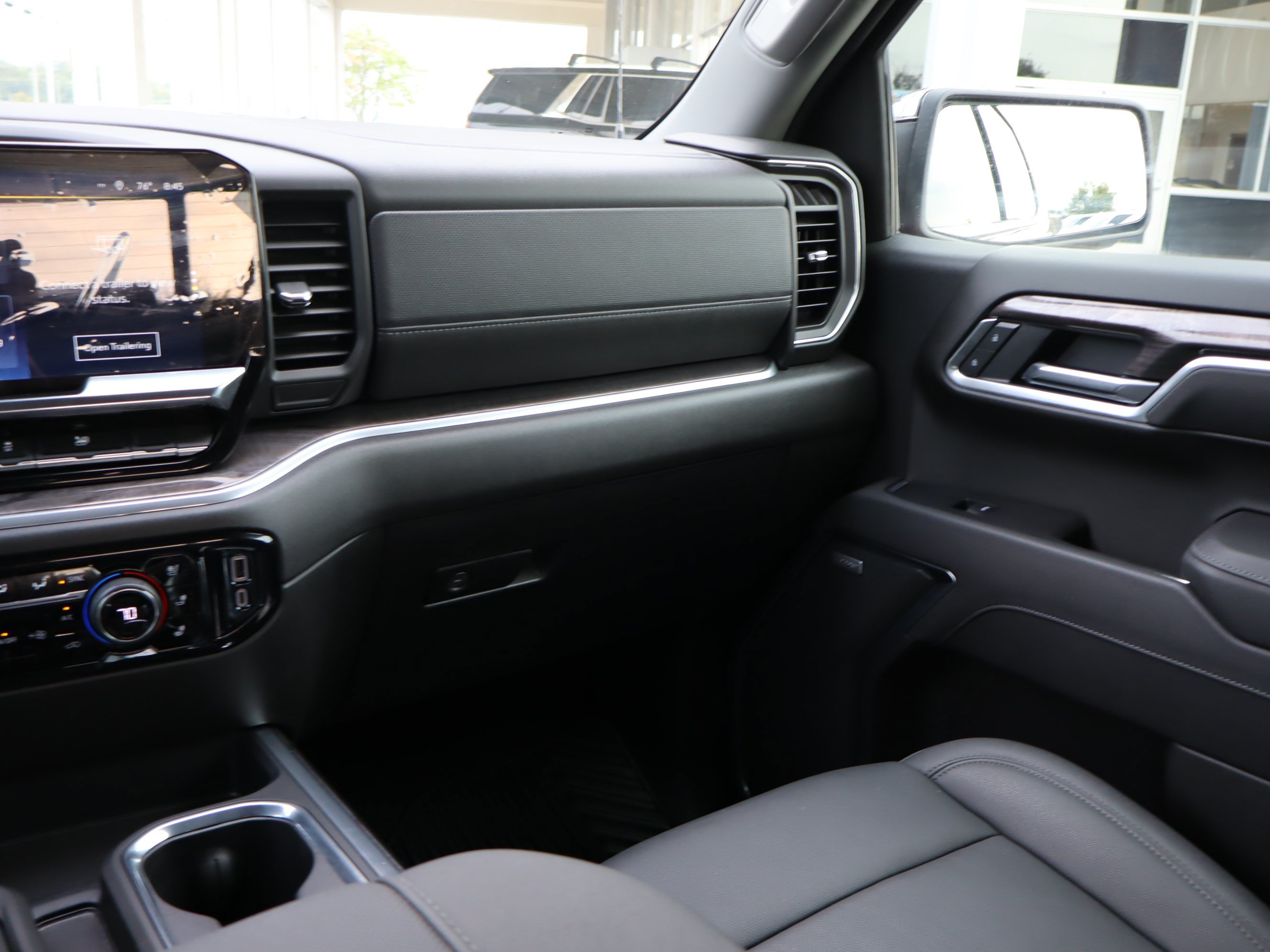 Used 2025 Chevrolet Silverado 1500 LTZ w/ LTZ Premium Package AWD/4WD image 16
