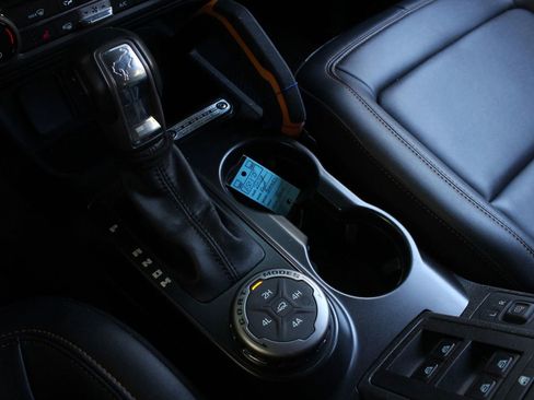 Used 2022 Ford Bronco Badlands w/ Sasquatch Package image 32