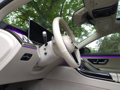 Used 2021 Mercedes-Benz S 580 4MATIC Sedan w/ AMG Line image 30