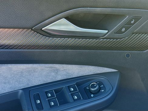 Used 2025 Volkswagen Golf R Black Edition image 22