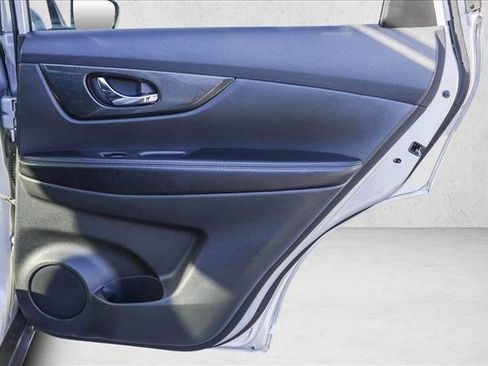 Used 2016 Nissan Rogue SL w/ SL Premium Package image 28