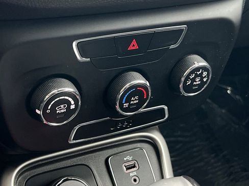 Used 2018 Jeep Compass Latitude image 18