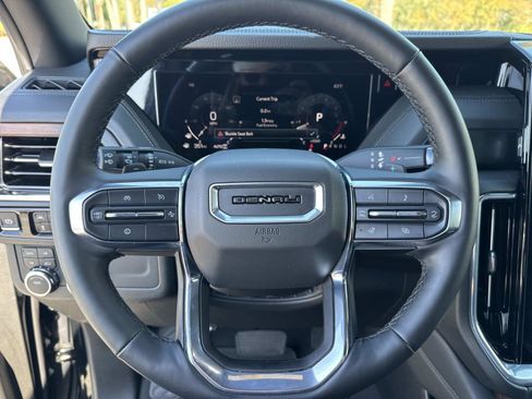 Used 2025 GMC Yukon XL Denali image 29