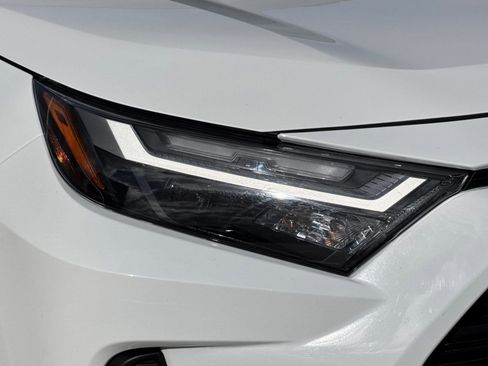 Used 2025 Toyota RAV4 XLE image 9