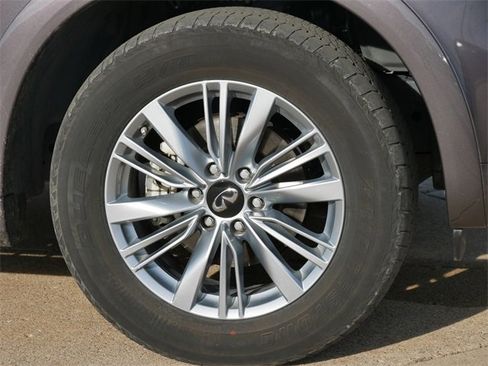 Used 2024 INFINITI QX80 Luxe image 9