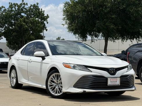 Used 2020 Toyota Camry XLE FWD image 2