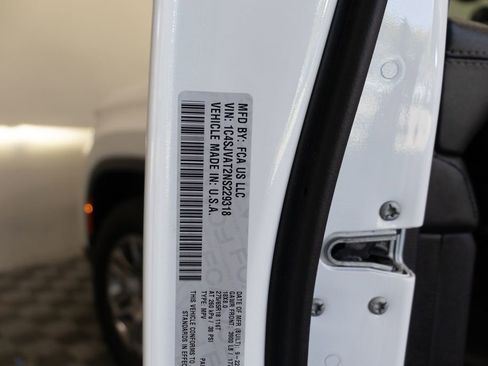 Used 2022 Jeep Wagoneer Series I AWD/4WD image 39