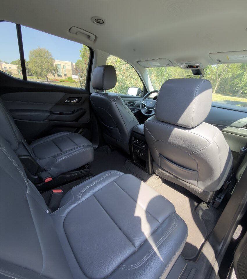 Used 2018 Chevrolet Traverse LT FWD image 8