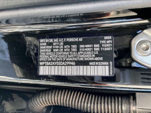 Used 2025 Porsche Cayenne Coupe AWD/4WD image 20