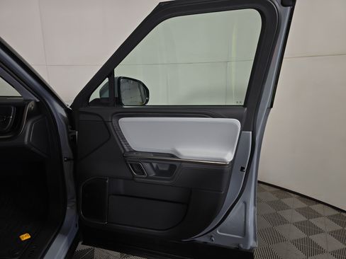 Used 2024 Rivian R1S Adventure AWD/4WD image 18