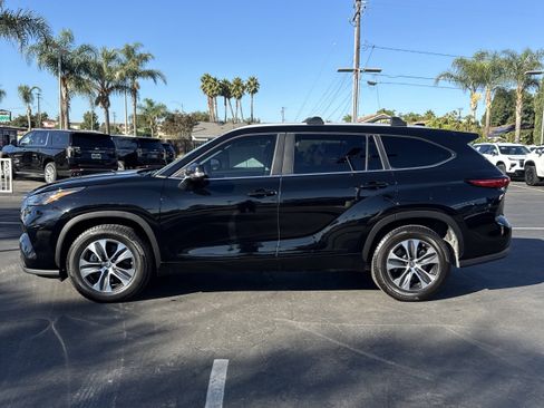 Used 2023 Toyota Highlander L image 6