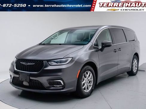 Used 2023 Chrysler Pacifica Touring-L FWD image 1