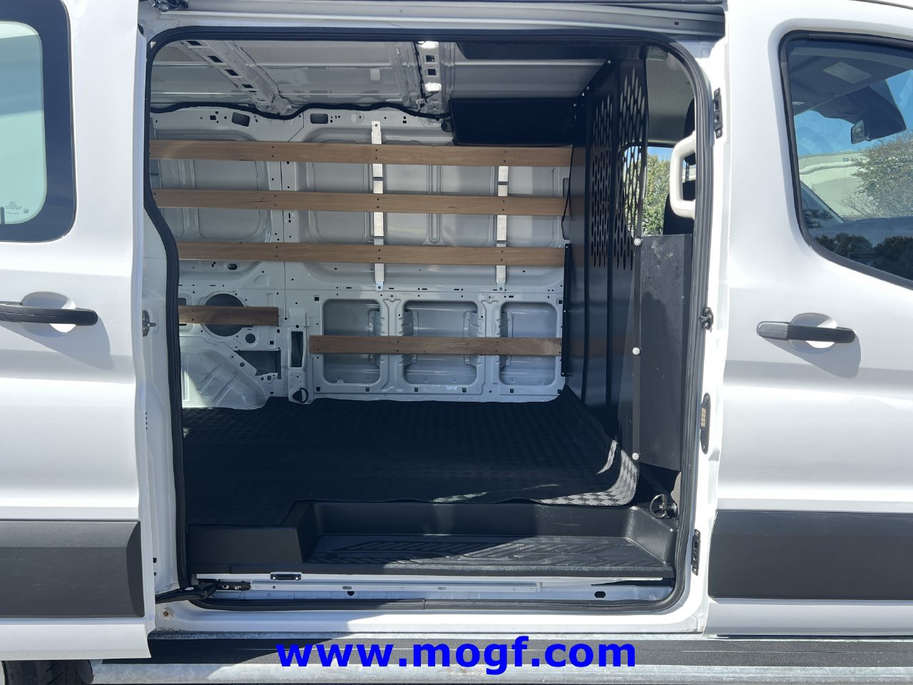 Used 2025 Ford Transit 250 Low Roof w/ Exterior Upgrade Package RWD image 20