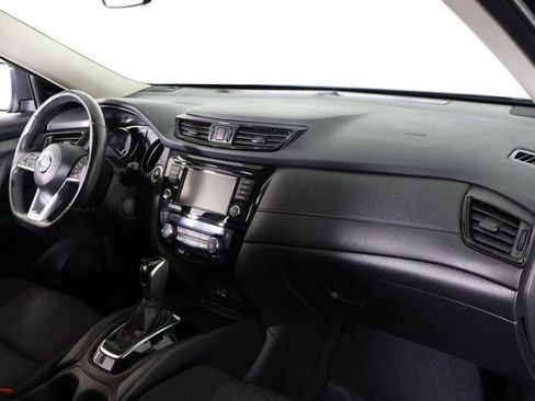 Used 2019 Nissan Rogue SV image 26