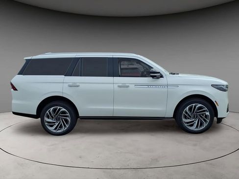 New 2026 Lincoln Navigator Reserve AWD/4WD image 10