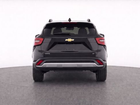 Used 2025 Chevrolet Trax LT FWD image 3