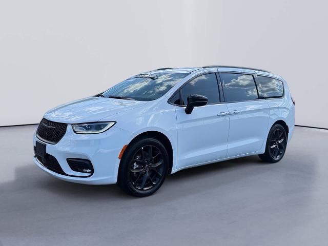 Used 2025 Chrysler Pacifica Limited FWD image 1