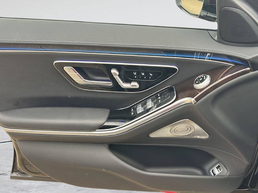 Used 2022 Mercedes-Benz S 500 4MATIC w/ 3D Technology Package image 12