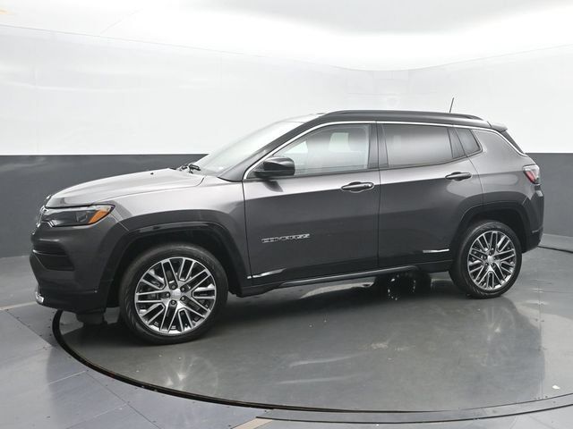 Used 2024 Jeep Compass Limited w/ Elite Group AWD/4WD image 2